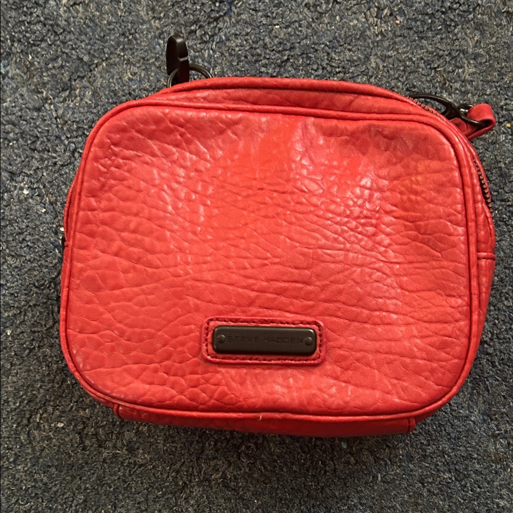 Steve Madden Vibrant Red Textured Crossbody Bag - Picture 2 of 5